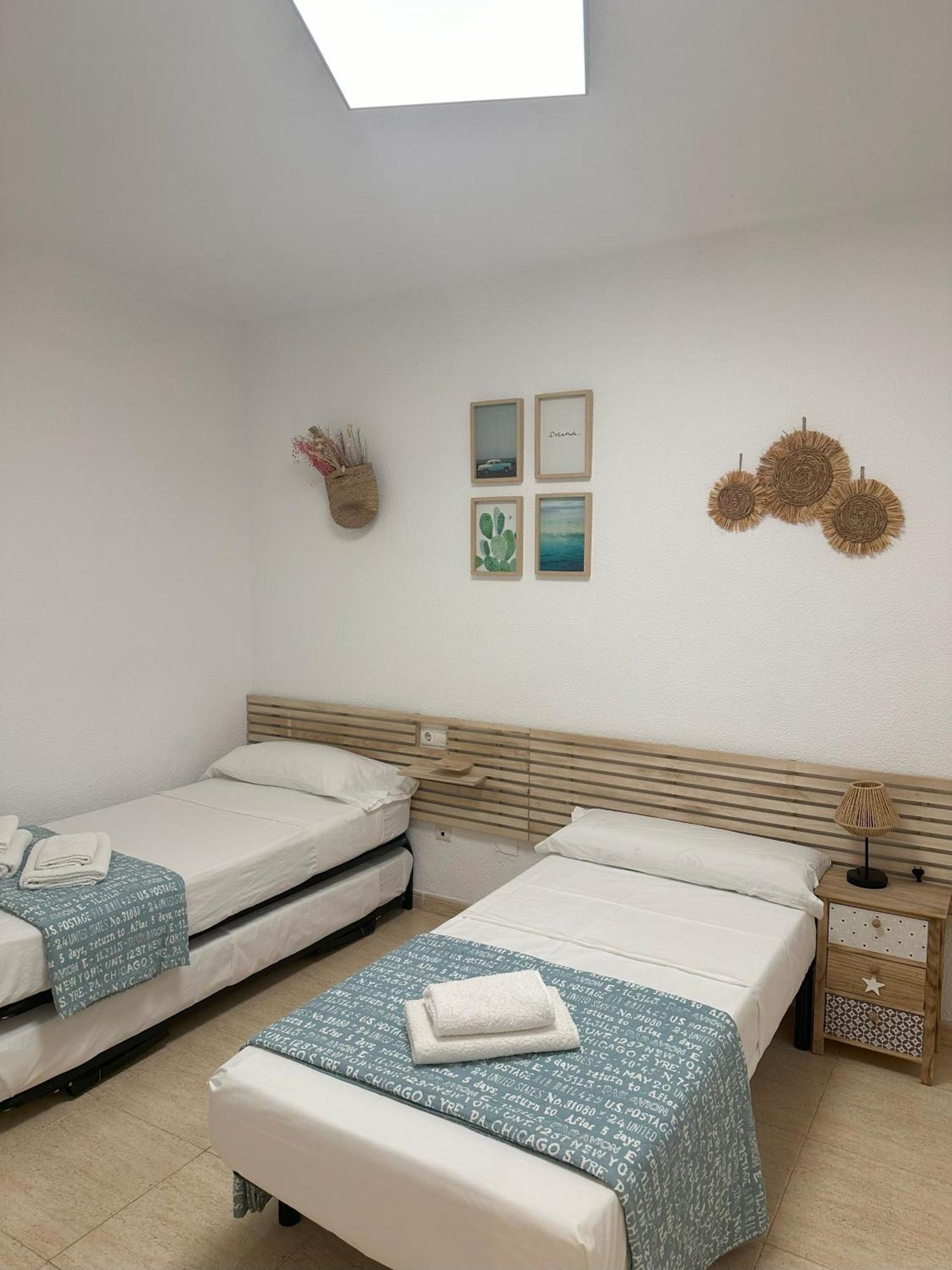 Alicante Beach And Center Екстериор снимка