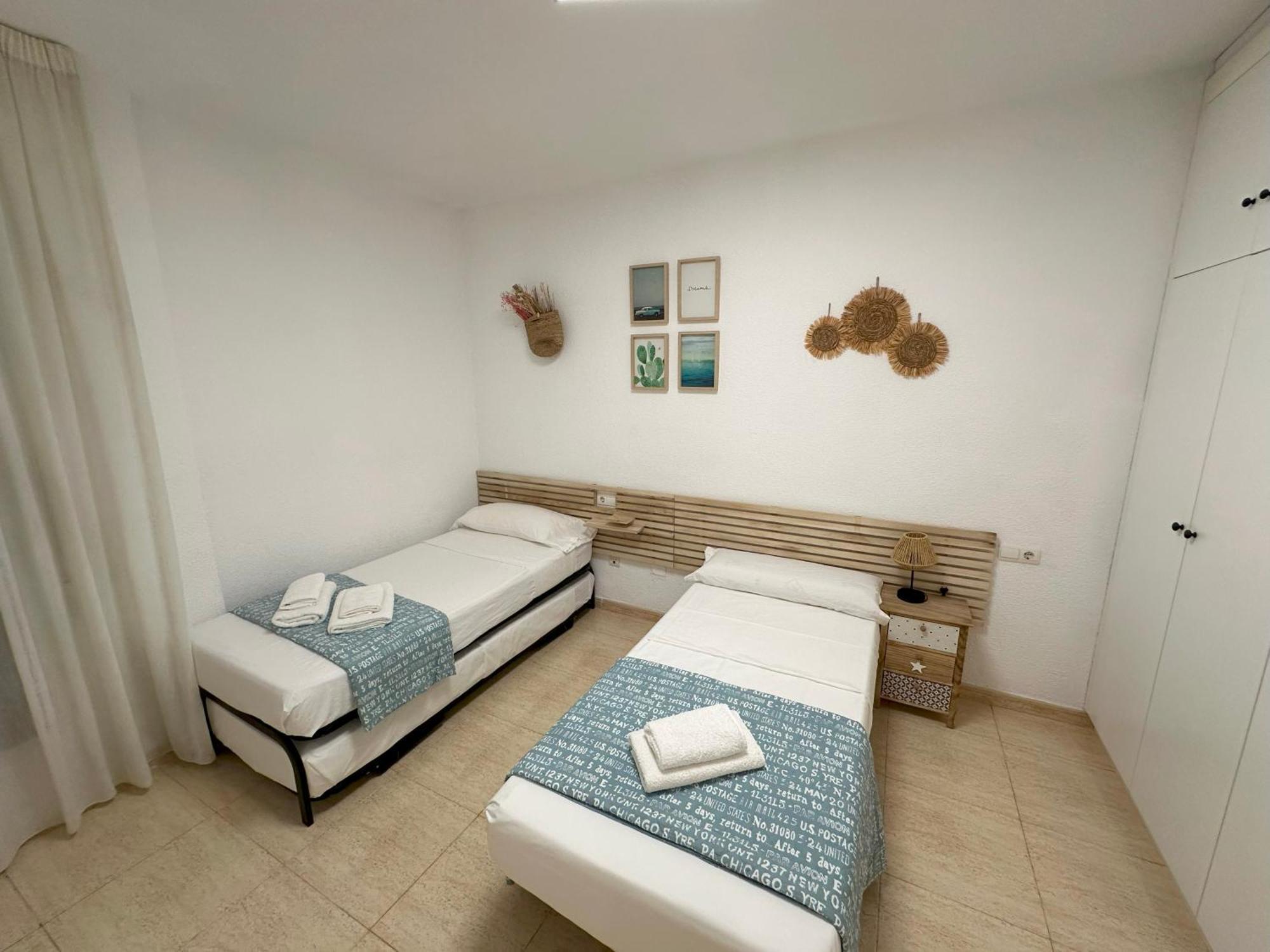 Alicante Beach And Center Екстериор снимка