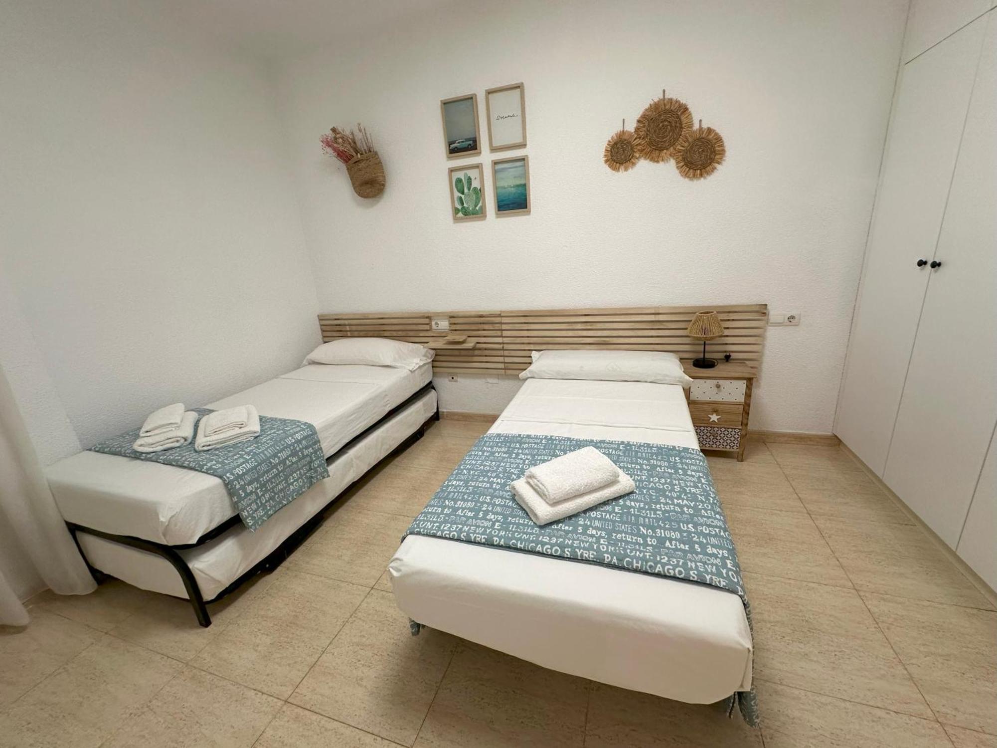 Alicante Beach And Center Екстериор снимка