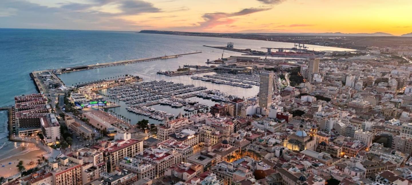 Alicante Beach And Center Екстериор снимка